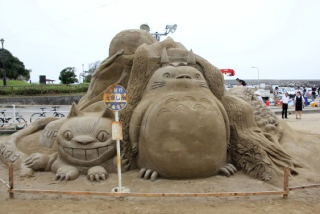 Illustration for article titled Japanese Anime Comes Alive with These Amazing Sand Sculptures